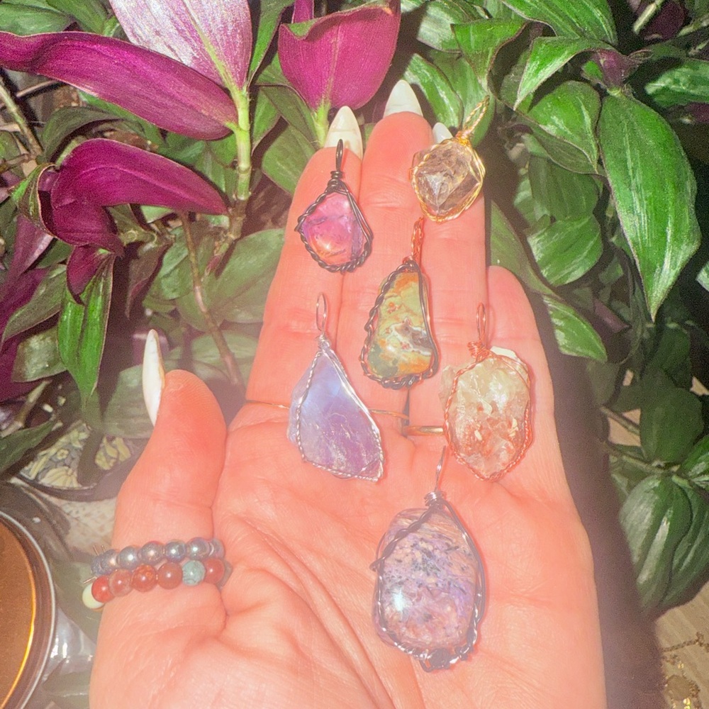 Elegant Multicolor Gemstone Pendants in show - Picture 4 of 4